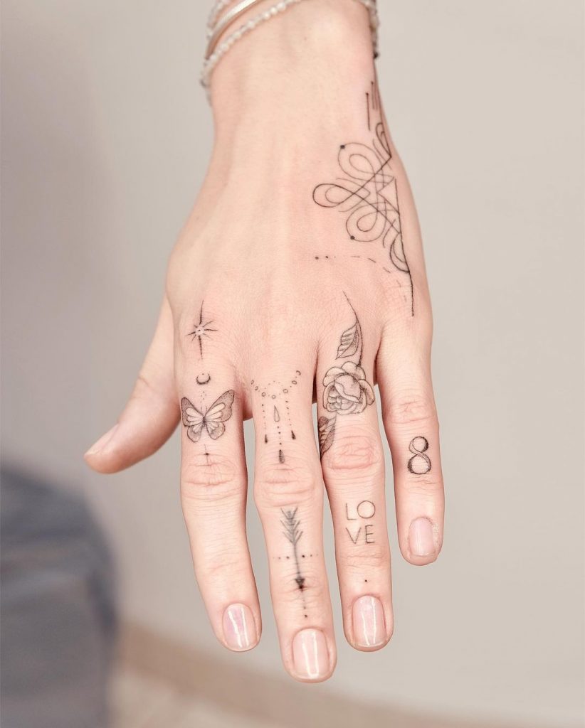 Finger Tattoos – feine Linien und kleine Symbole, minimalistisches Tattoo-Design