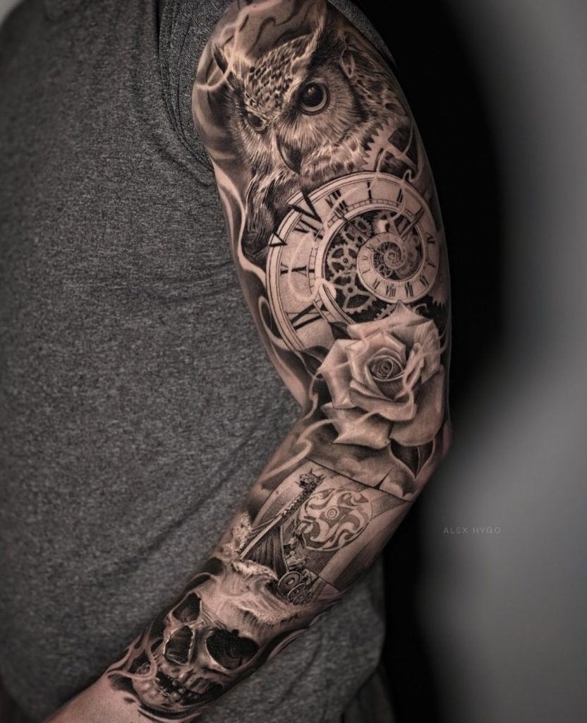 Black and Grey Tattoo Sleeve Frankfurt mit Uhr, Rose und Totenkopf